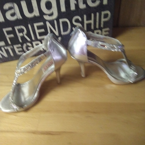 Women's Dolce by Mojo Moxy Silver Jeweled High High Heel Shoes Rhinstones Size 8 - Picture 5 of 10
